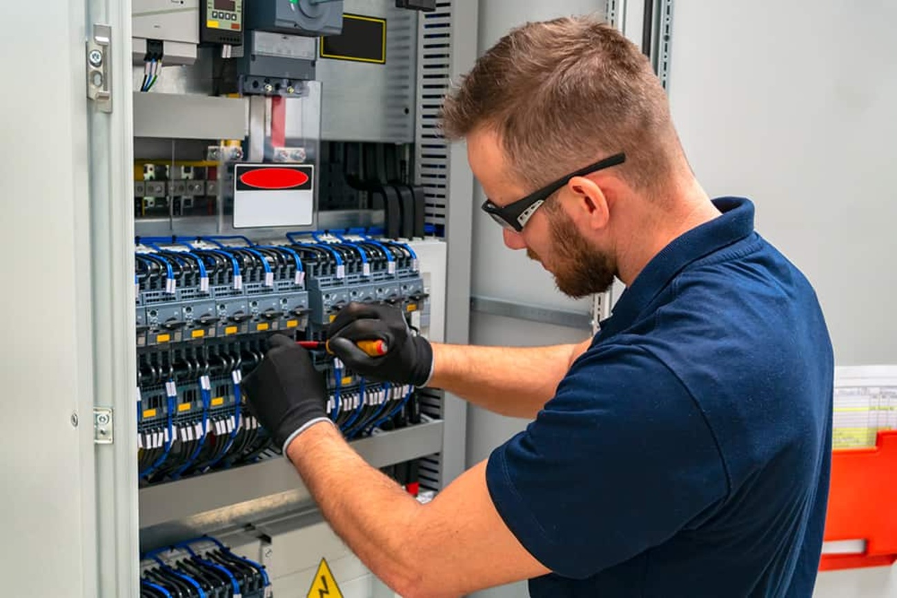 Elektroniker für Energie- und Gebäudetechnik (m/w/d) bei Elektro Zimmer in Werningshausen